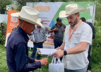 Entregan kits contra gusano barrenador en Arambarri