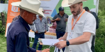 Entregan kits contra gusano barrenador en Arambarri