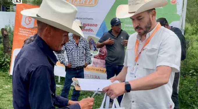 Entregan kits contra gusano barrenador en Arambarri