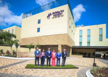 Amplían oferta de hospedaje con nuevo hotel en Santiago