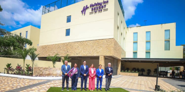 Amplían oferta de hospedaje con nuevo hotel en Santiago