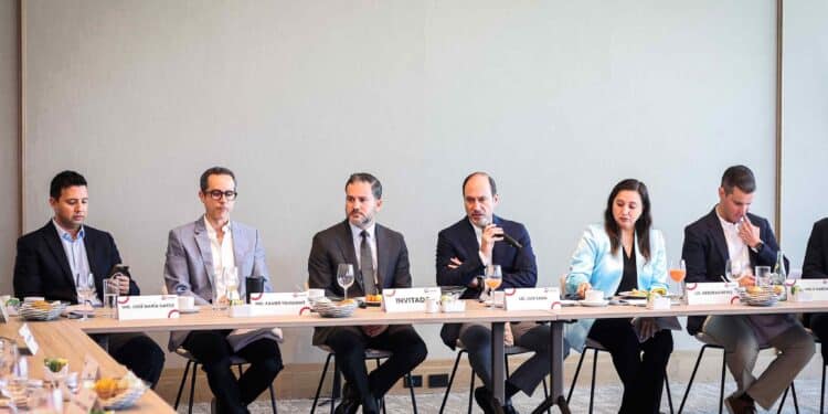 Medio Ambiente presenta avances y proyectos al sector inmobiliario