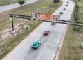 Michelle Rodríguez de Rápido y furioso cruza por Puente Colombia