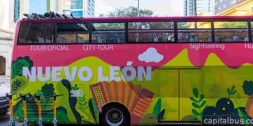 Recorren Samuel y Mariana la ciudad en el Nuevo León City Tour