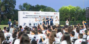 Presentan atletas regios de Olimpiada y Paralimpiada