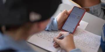 Analizan prohibir celulares en escuelas