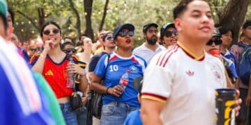 Siguen disfrutando de la Gran fiesta del futbol en el Parque Fundidora y el Parque del agua
