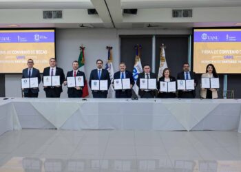 Santiago y UANL darán becas a estudiantes