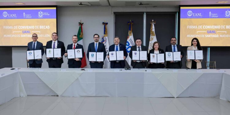 Santiago y UANL darán becas a estudiantes
