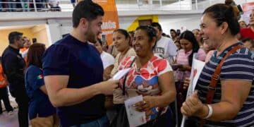Continúa retarjeteo de “Ayudamos a las mujeres”