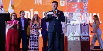 Reconoce Samuel a Servidores Públicos del con actividad secretaria