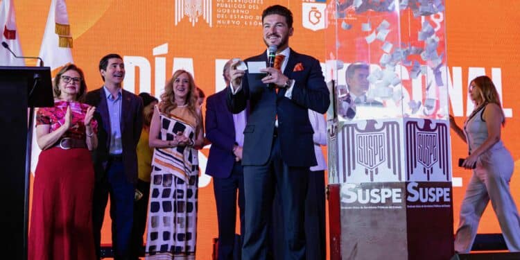 Reconoce Samuel a Servidores Públicos del con actividad secretaria