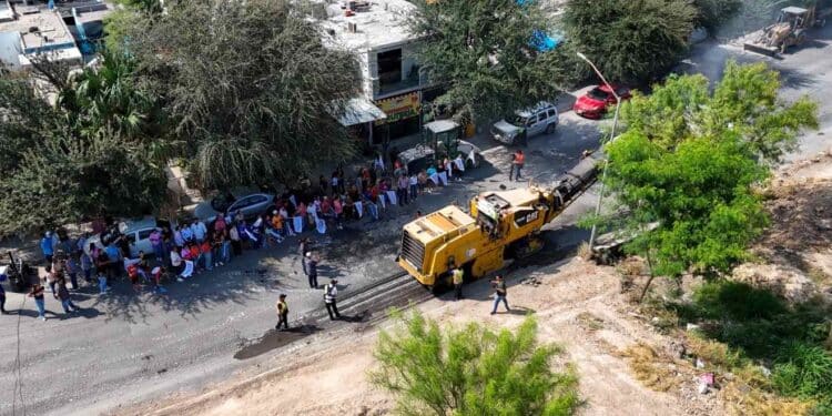 Arranca Salinas Victoria banquetas y recarpeteo