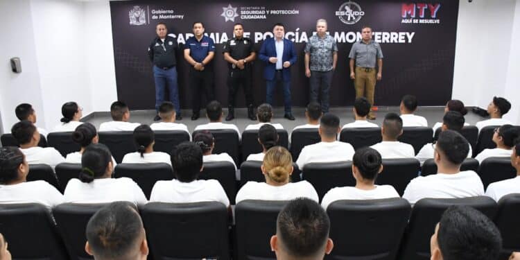 Prepara Monterrey 65 nuevos policías