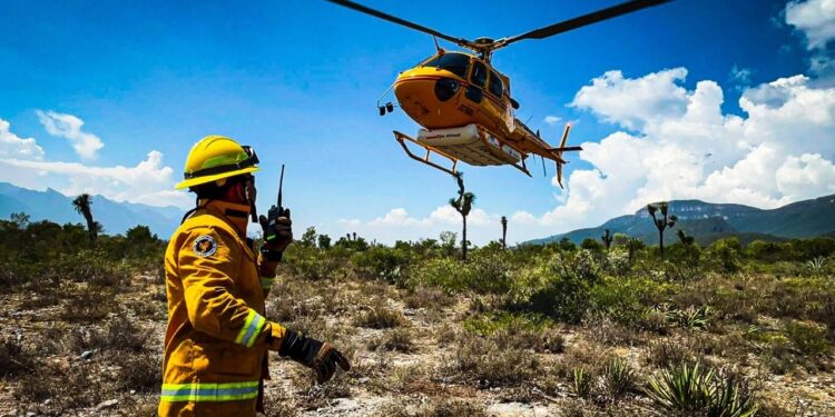 Envía Protección Civil NL cuarto brigadista a Canadá