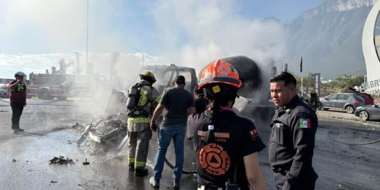 Muere mujer tras aparatoso choque e incendio