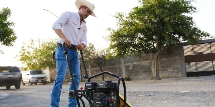 Gestiona pavimentación en Ciénega de Flores