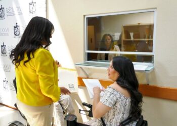 Entregan decreto para crear Instituto de personas con discapacidad