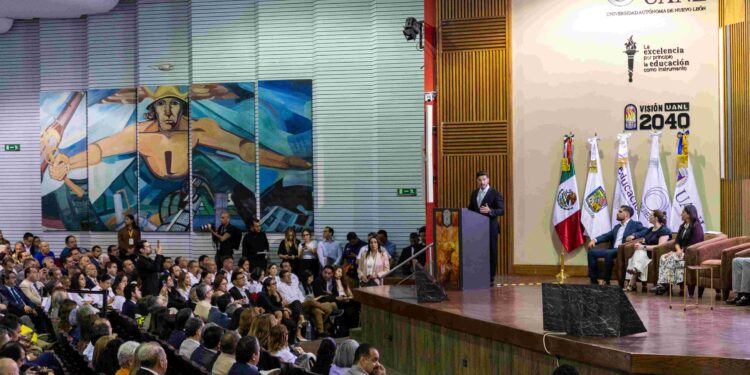 Descarta Samuel García prohibir celulares; pide establecer límites