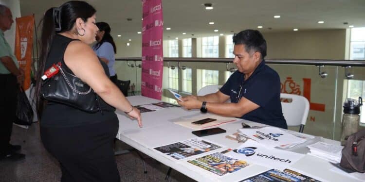 Reciben a más de 130 buscadores de empleo en “Martes de Contratación”