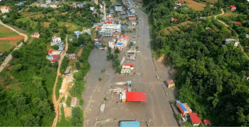 Inundación devasta frontera de Nepal y China