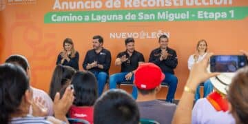 Anuncia Samuel reconstrucción de carretera a Laguna de San Miguel en El Carmen