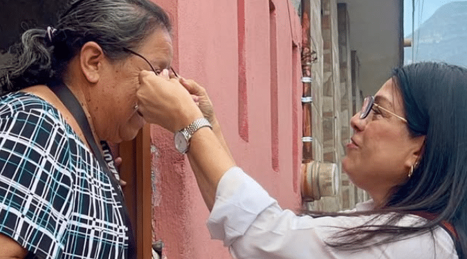 Entregan lentes gratuitos en Santa Catarina