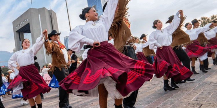 Invitan al cierre del 34 Mitote Folklórico en la Macroplaza
