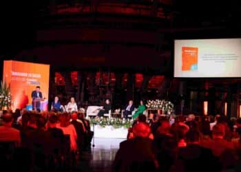 Presentan libro sobre modelo de salud implementado en NL