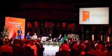 Presentan libro sobre modelo de salud implementado en NL