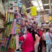 Acuden Familias a comprar útiles escolares
