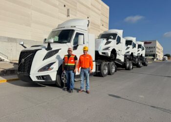 Inicia Volvo exportación de camiones por Colombia-Laredo