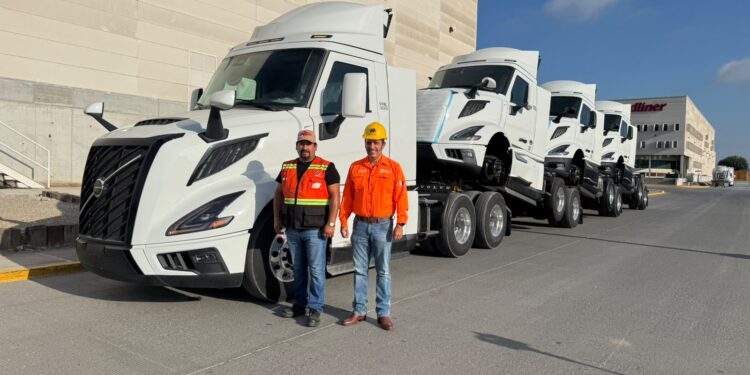 Inicia Volvo exportación de camiones por Colombia-Laredo