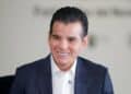 Mike flores invita a brigada de Testamentos gratuitos