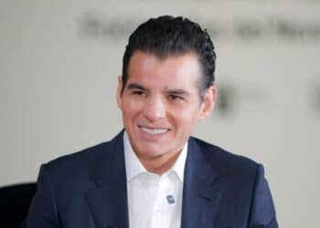 Mike flores invita a brigada de Testamentos gratuitos