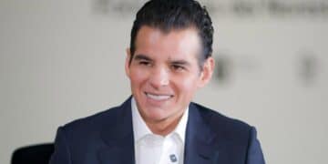 Mike flores invita a brigada de Testamentos gratuitos