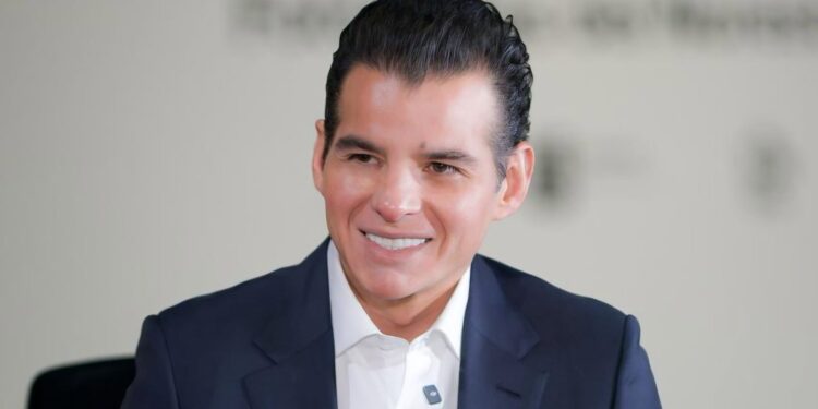 Mike flores invita a brigada de Testamentos gratuitos