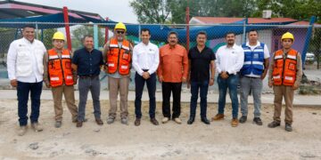 Llevan agua potable a comunidad en Pesquería