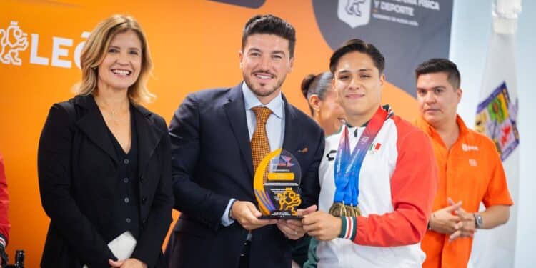 Reconocen a medallistas de Juegos Centroamericanos y del Caribe
