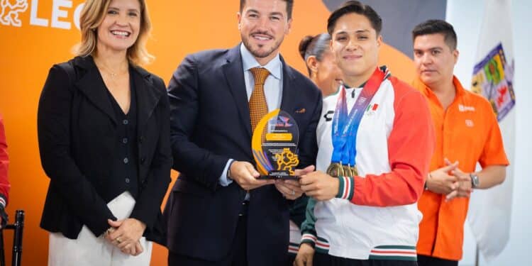 Reconocen a medallistas de Juegos Centroamericanos y del Caribe