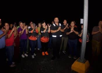 Inaugura Cadereyta alumbrado en Camino a San Juan