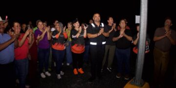 Inaugura Cadereyta alumbrado en Camino a San Juan