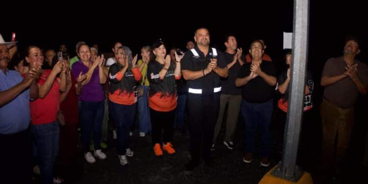 Inaugura Cadereyta alumbrado en Camino a San Juan
