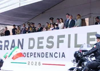 Encabeza Samuel desfile conmemorativo a la Independencia