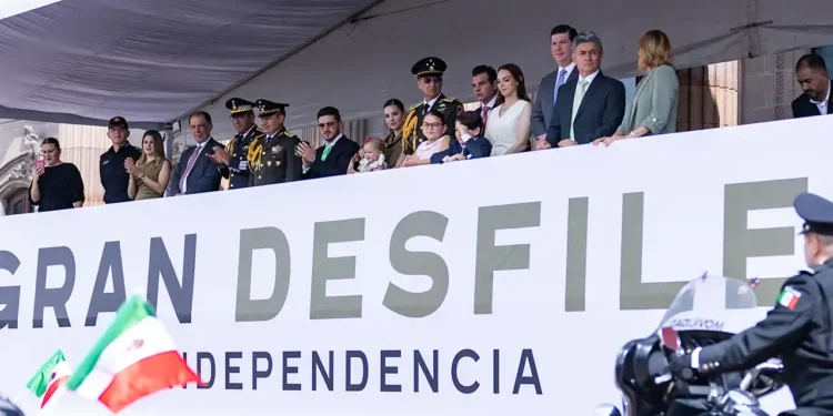 Encabeza Samuel desfile conmemorativo a la Independencia