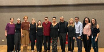 Presentan libro “Familia: como cualquier otra”