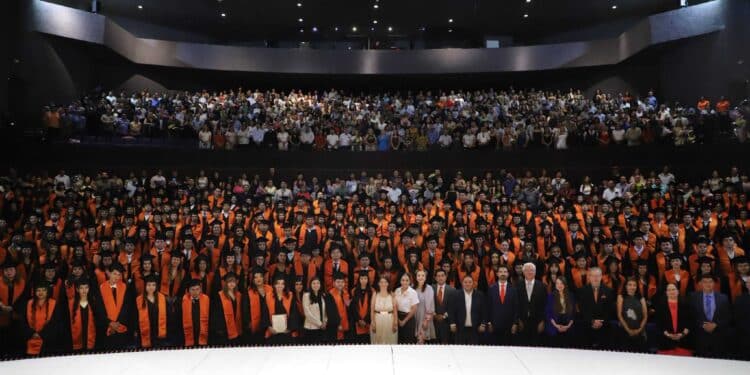 Se gradúan alumnos de la UT