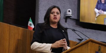 Proponen que padres ausentes no reciban apoyo de hijos en la vejez