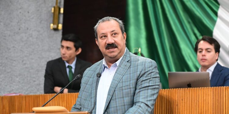 Pide José Luis Garza facilitar reclamos por daños causados por baches