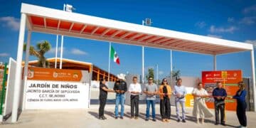 Inauguran kínder y entregan kits escolares
